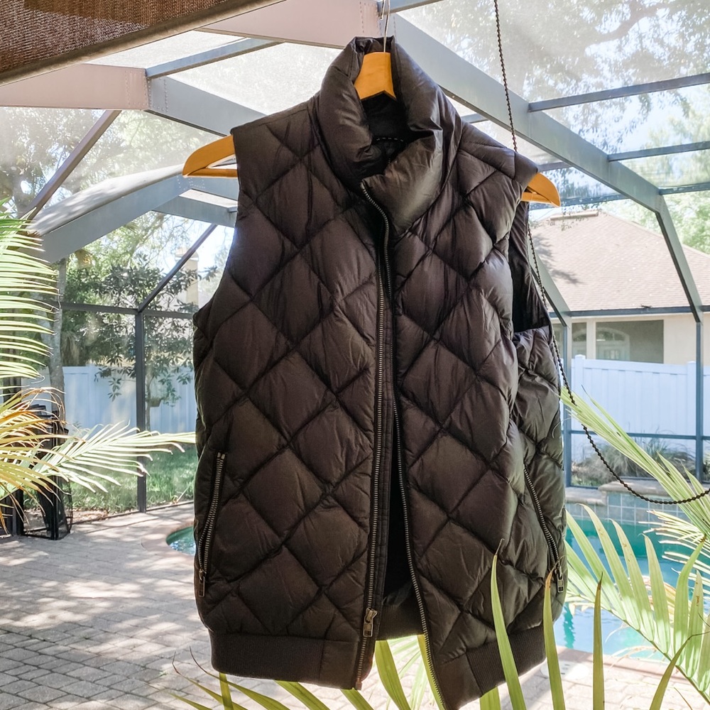 Patagonia puffer vest- LIKE NEW NEVER WORN!
